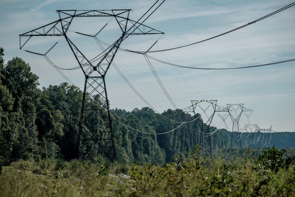 Loudoun residents take fight against high-voltage power lines for Data Center Alley to SCC