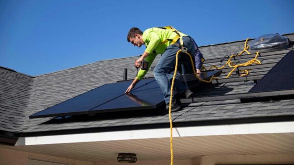 Roanoke city council to hear presentation about solar panels in schools