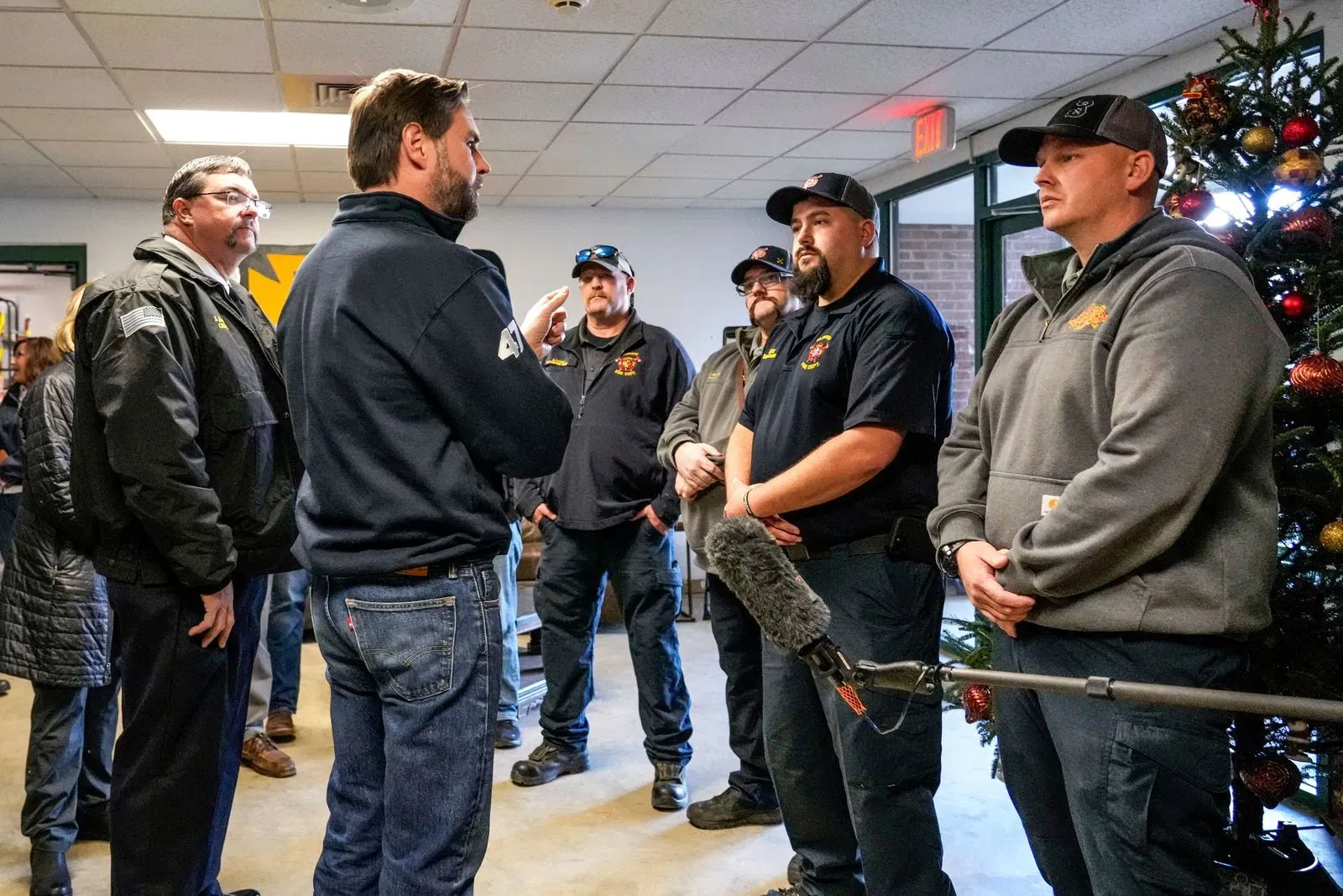 JD Vance visits Helene-damaged areas  to let affected residents know they are “not forgotten”