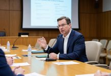 Fairfax School Board Considers Limits on Public Input for Year-Round School Plans