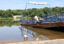 White’s Ferry paves way for Potomac River crossing’s reopening A child plays in the water next to the White’s Ferry vessel in the Potomac River across from Loudoun County in Virginia. (Photo by Nathaniel Cline/Virginia Mercury)